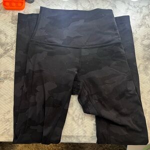 black camo lululemon leggings